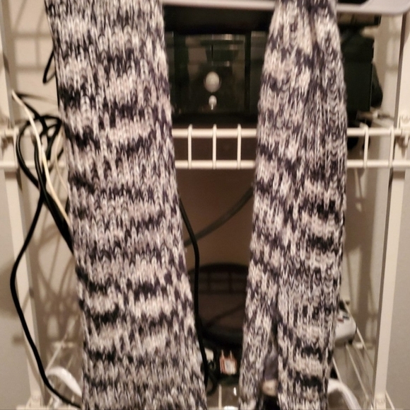 Women's Fashion Scarf Bundle (4 Scarves Included) - Picture 2 of 4